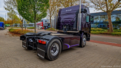 20251019-Tom-Holding-00320